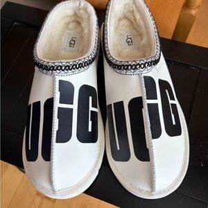 UGG Men Black and White Slip-On Slippers